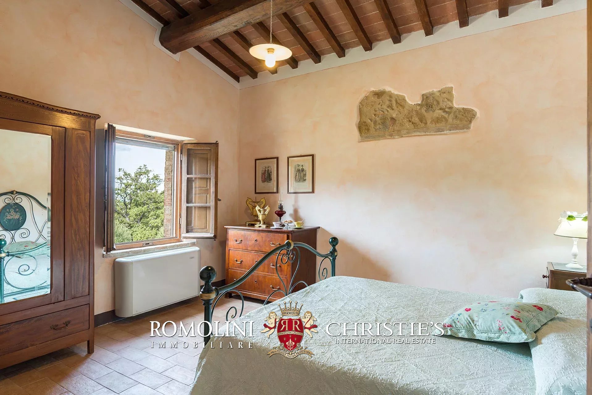 10 Bedroom Villa/Townhouse's Image 38
