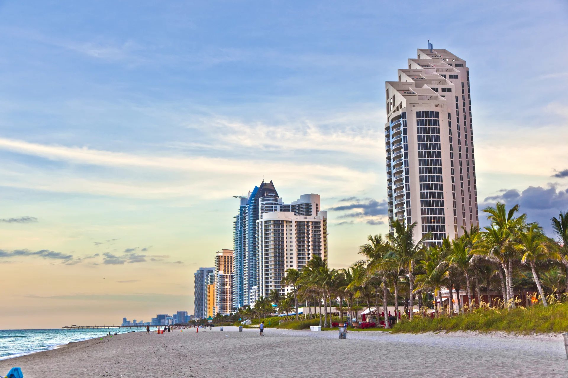 usa,beauty,florida,south,exterior,destination,condominium,tourism,clouds,skyline,building,sea,miami,caribbean,vacation,architecture,residential buildings,sky,coastline,nature,condo,skyscraper,climate,