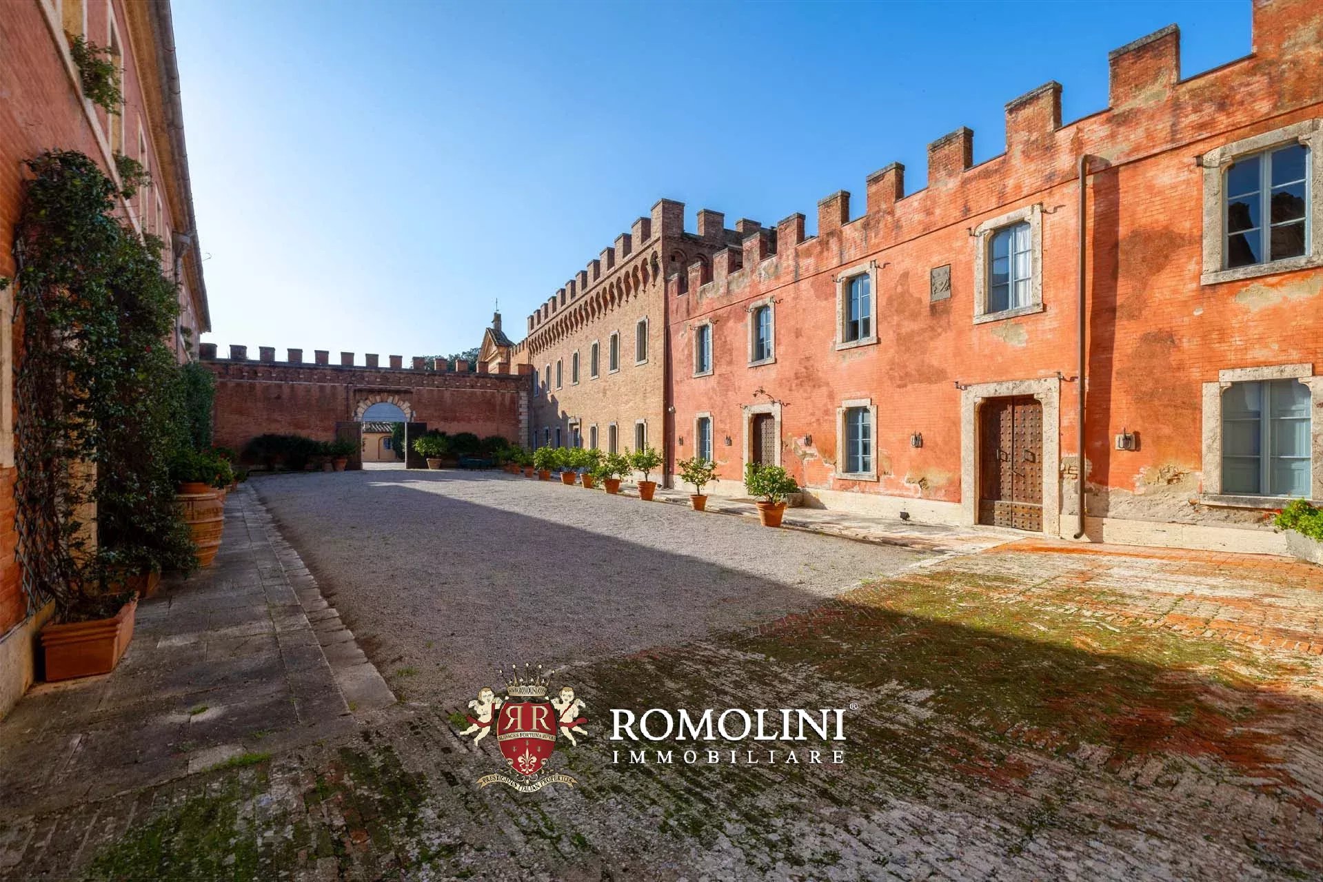 70 Bedroom Chateau's Image 19