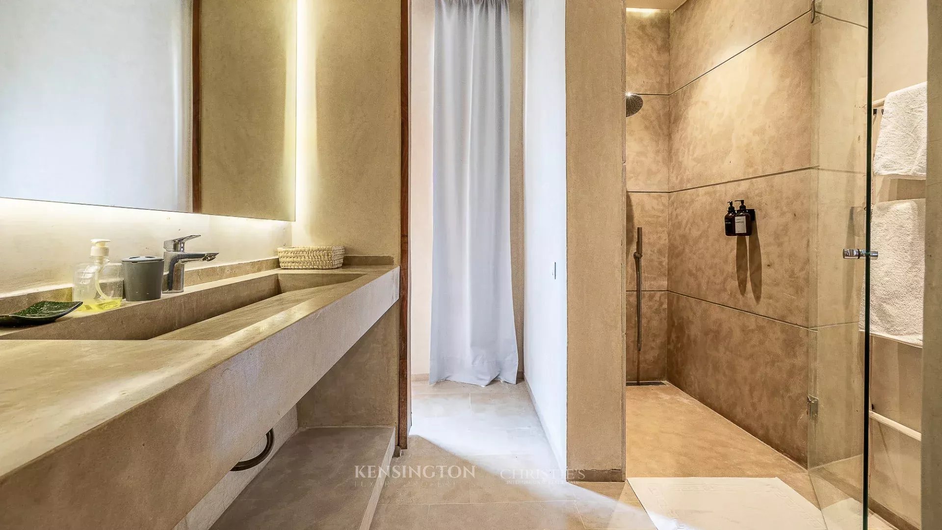 4 Bedroom Villa/Townhouse's Image 32