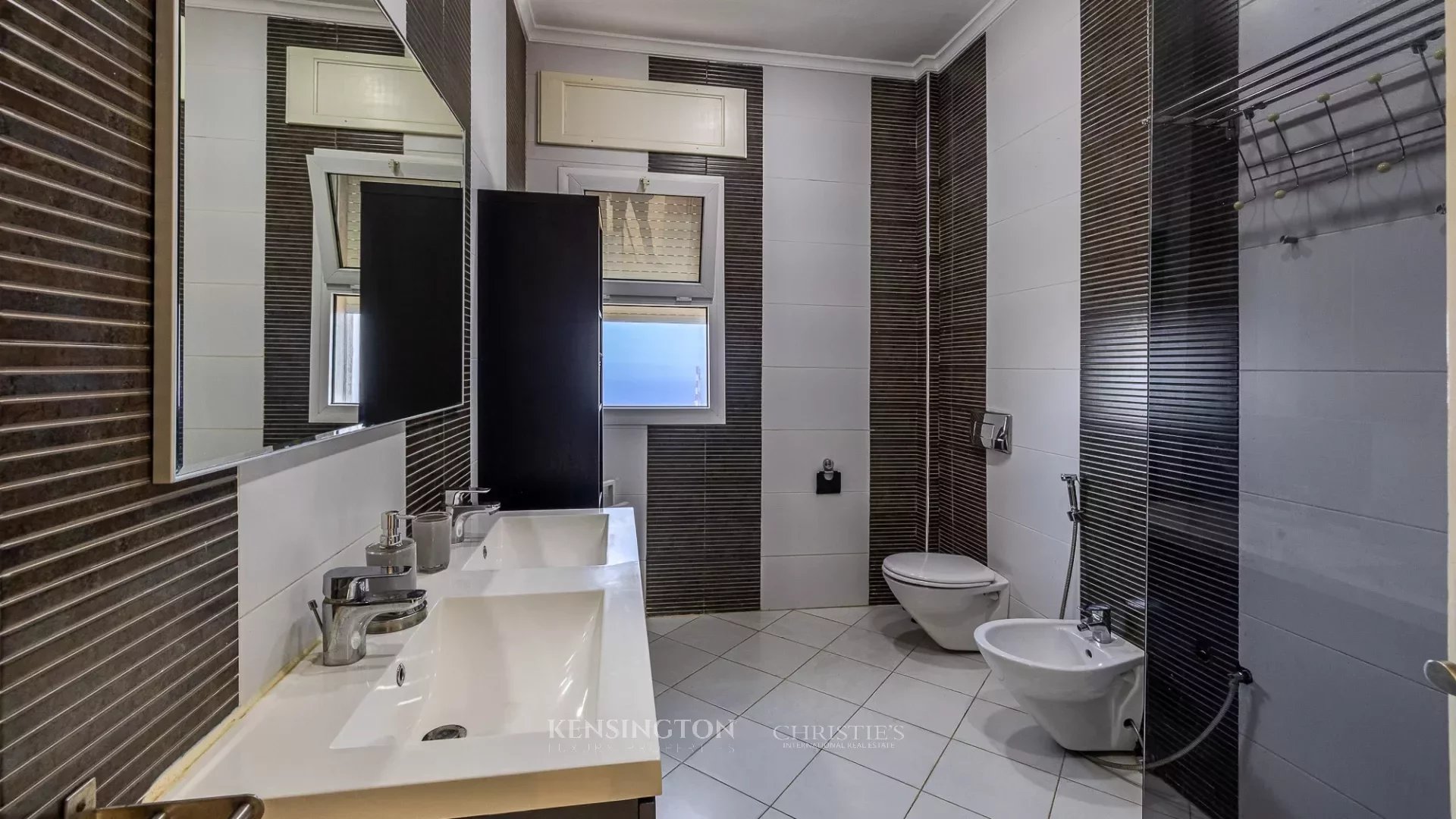7 Bedroom Villa/Townhouse's Image 23