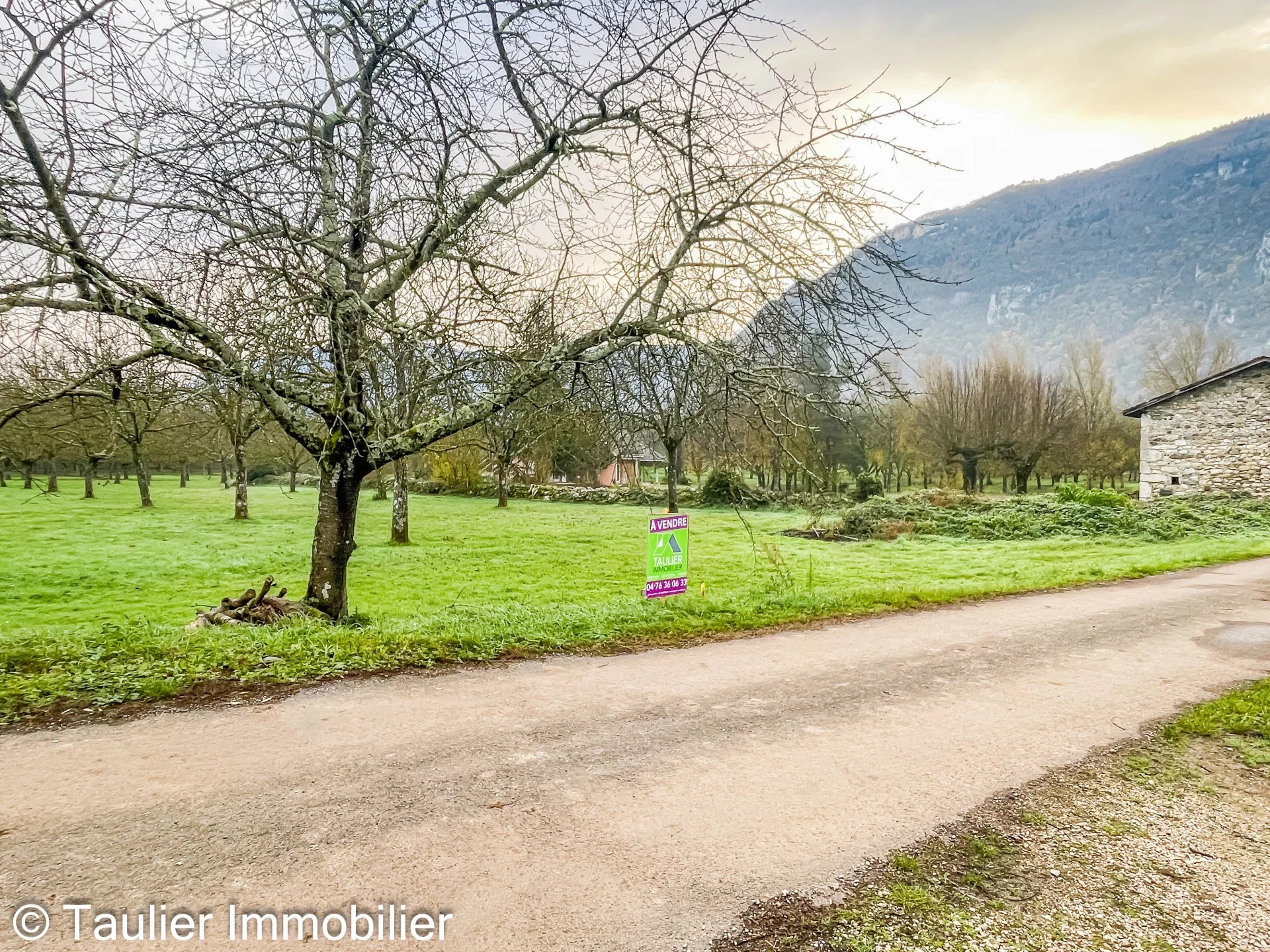 Terrain à bâtir 1400m², libre constructeur