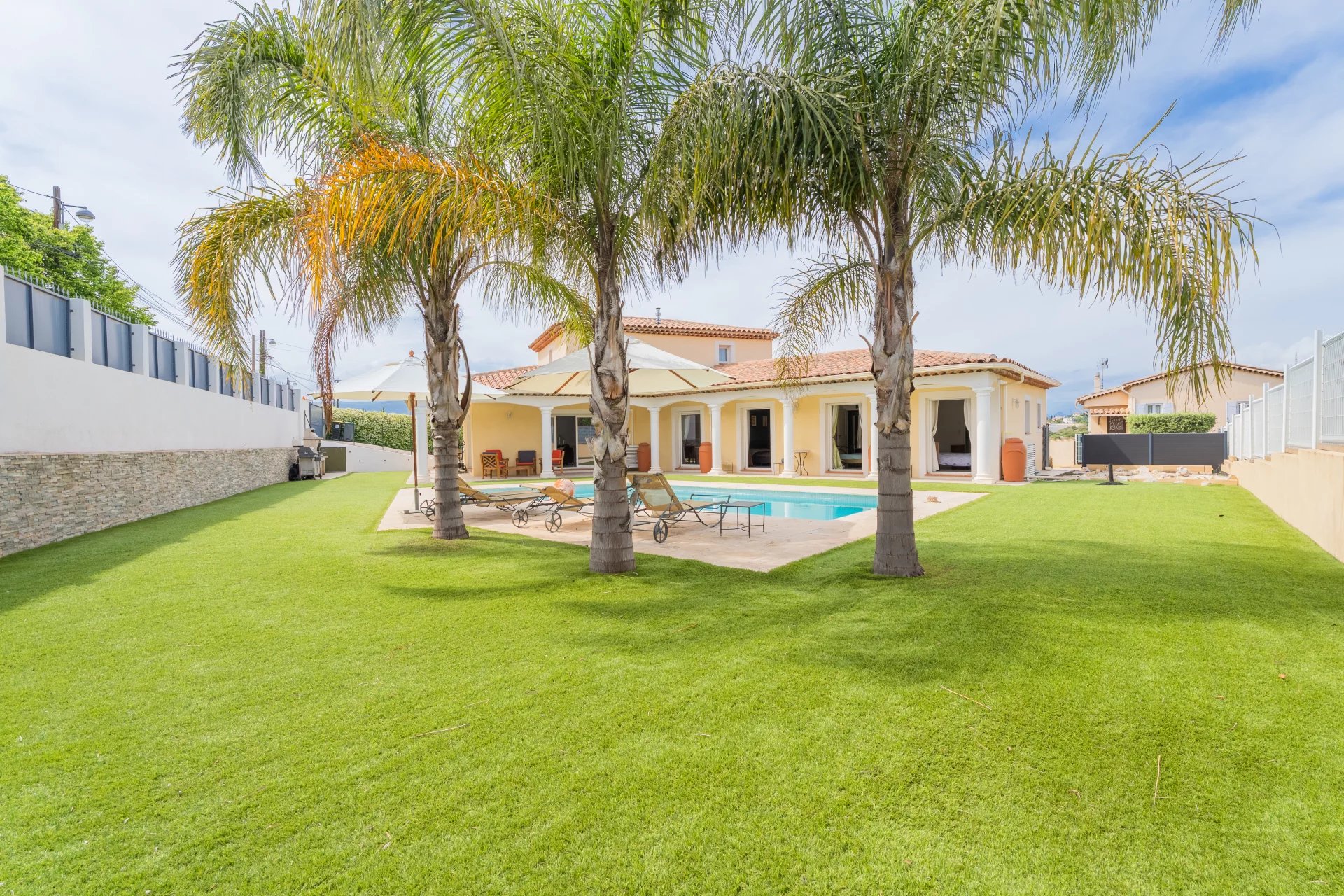 VILLA - 6 PIECES - ST ANTOINE DE GINESTIERE