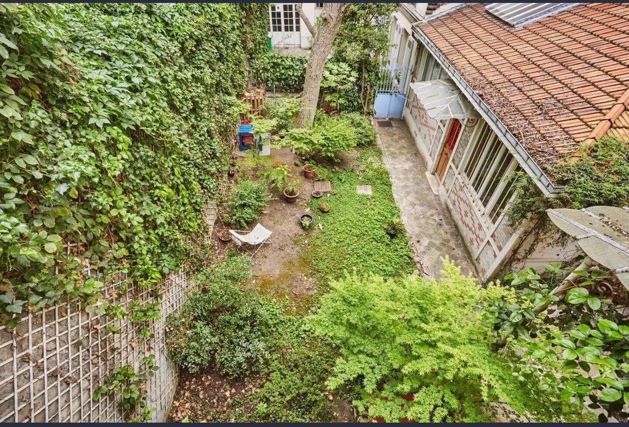Paris XVe - DEMEURE FAMILIALE (291²m² Carrez - 370 m² au sol) et son jardin (95m²)