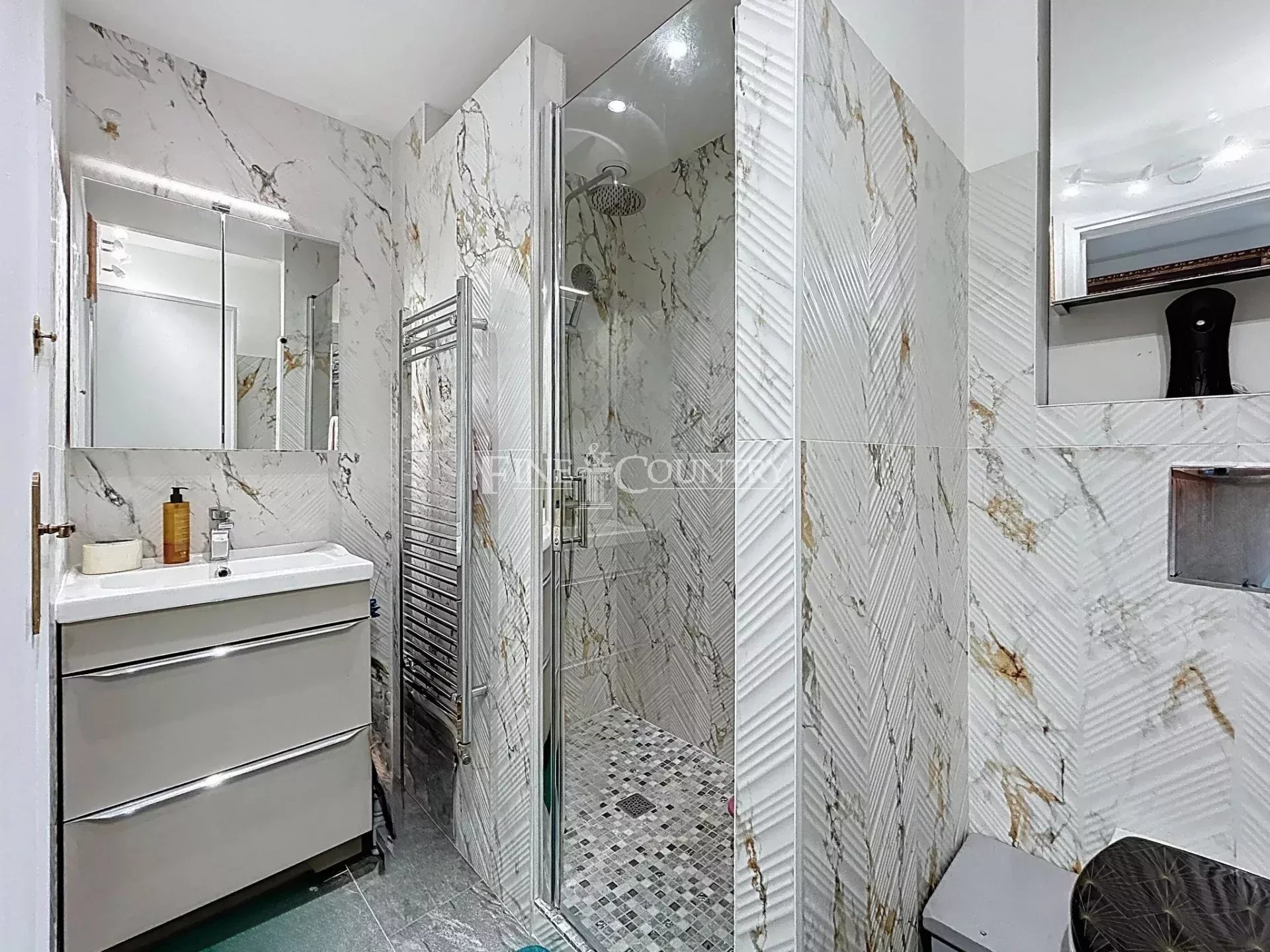 Photo of Apartment 3/4 room for sale in Cannes with sea views