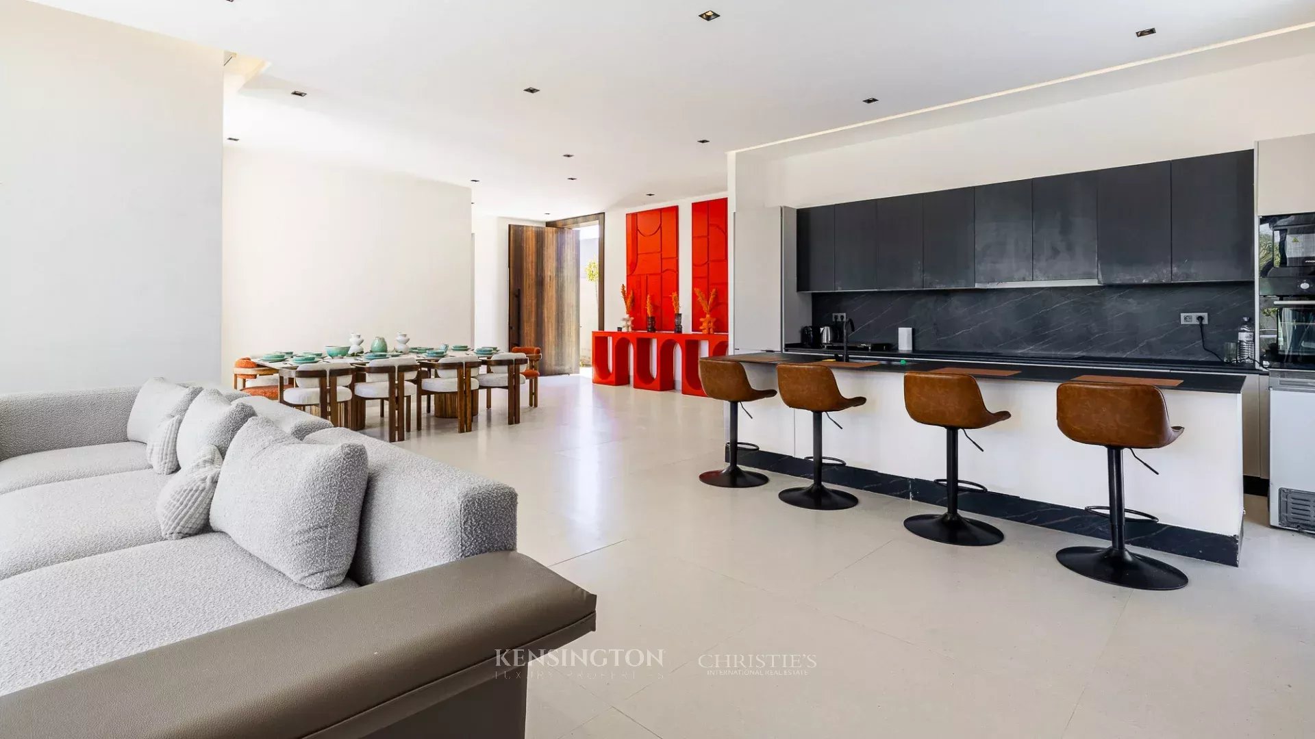 6 Bedroom Villa/Townhouse's Image 9