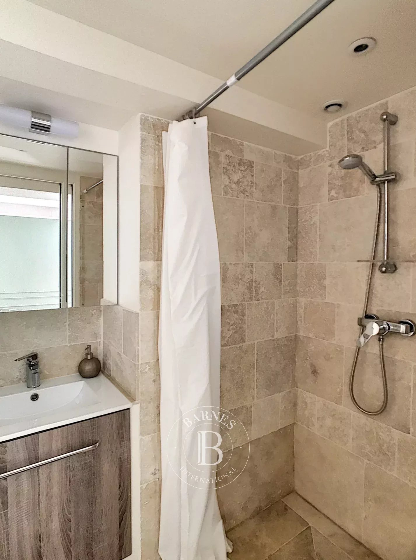 Daire Paris 3ème - picture 13