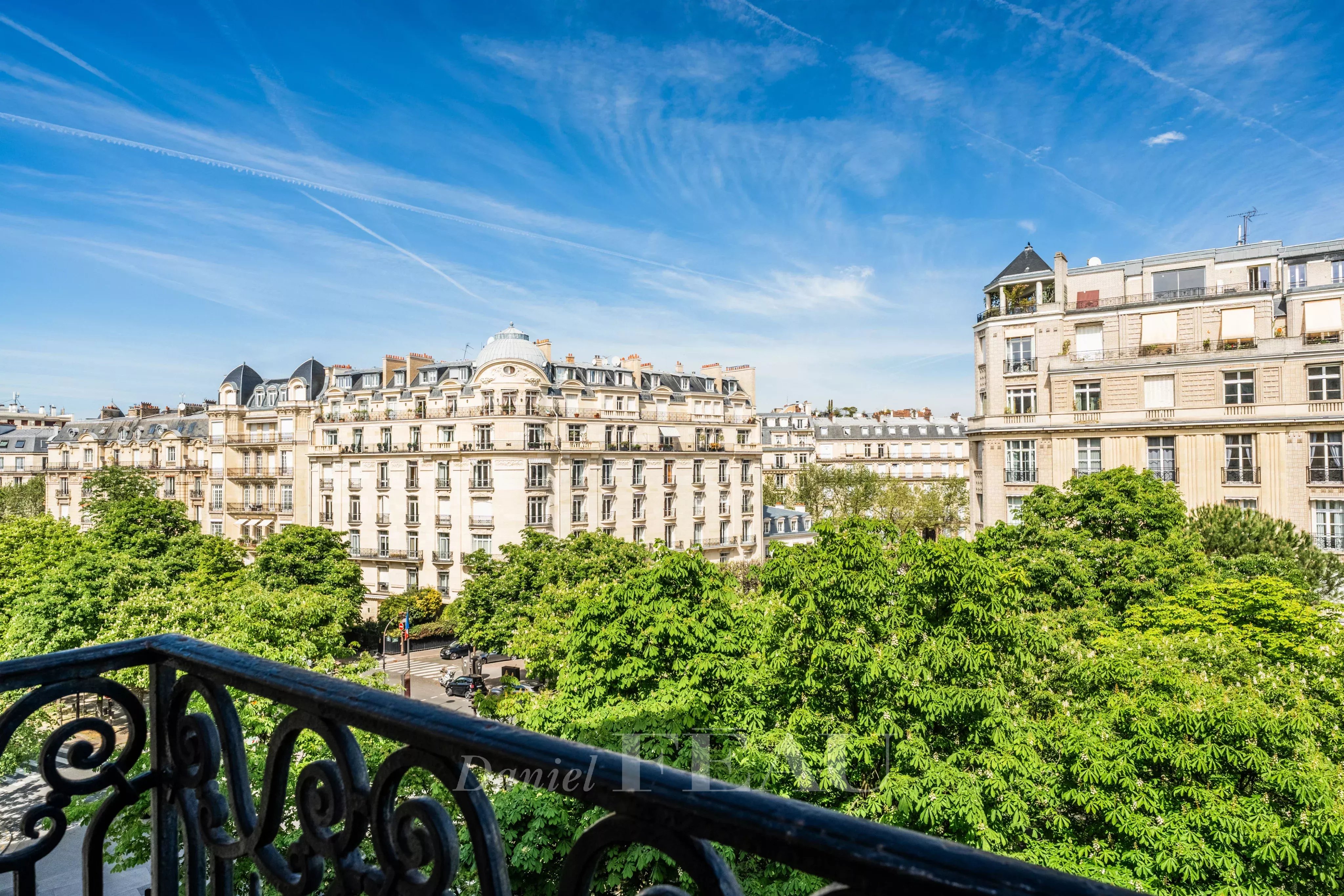 Paris 16th District – A magnificent 4-bed apartment