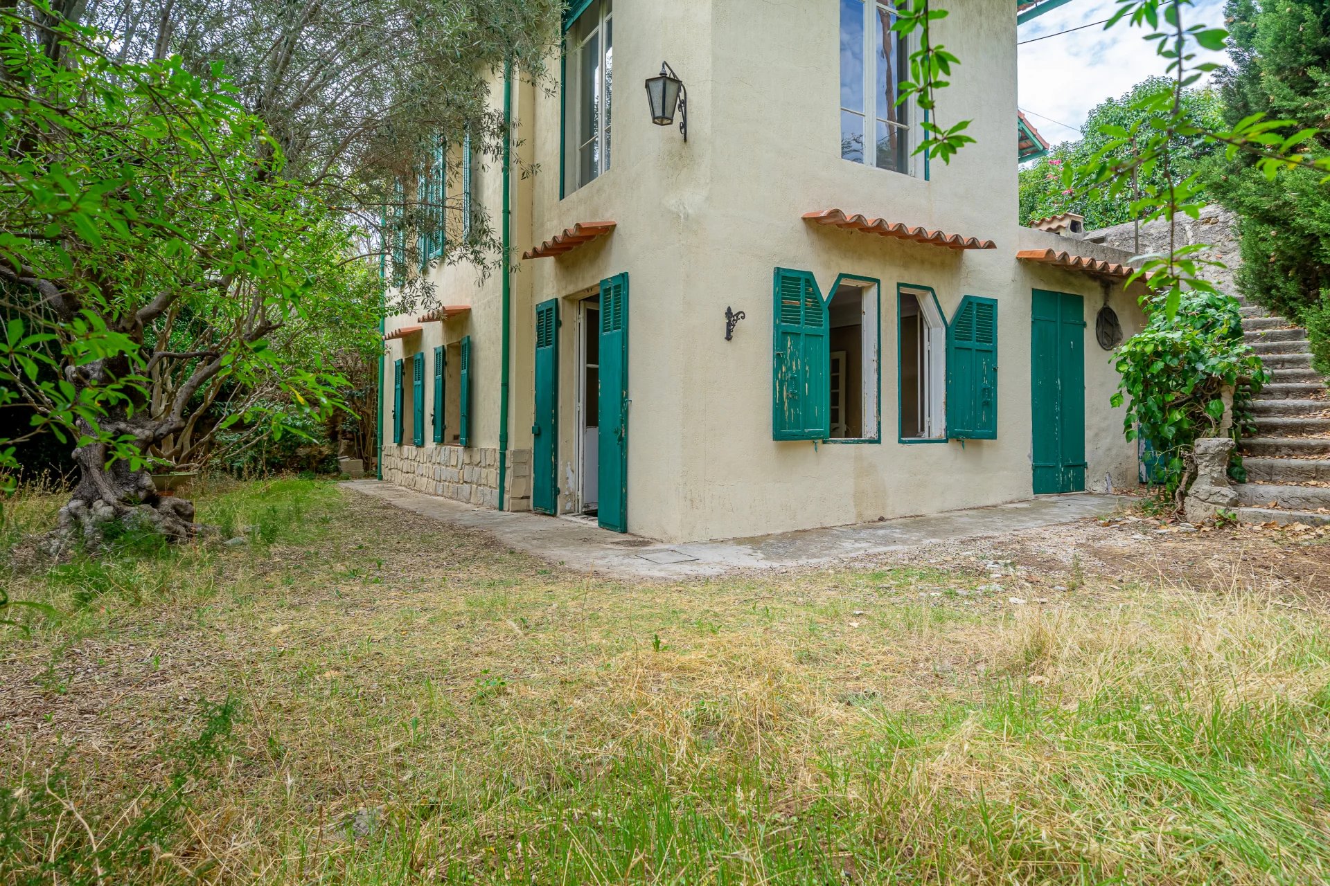 BEAUMONT 12EME - Maison ancienne avec jardin à rénover