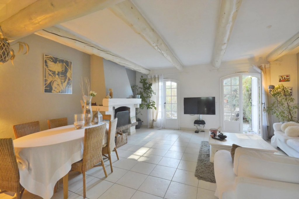 Villa for sale in Antibes — Charming Provençal Villa for Sale in Antibes with Pool and Tennis