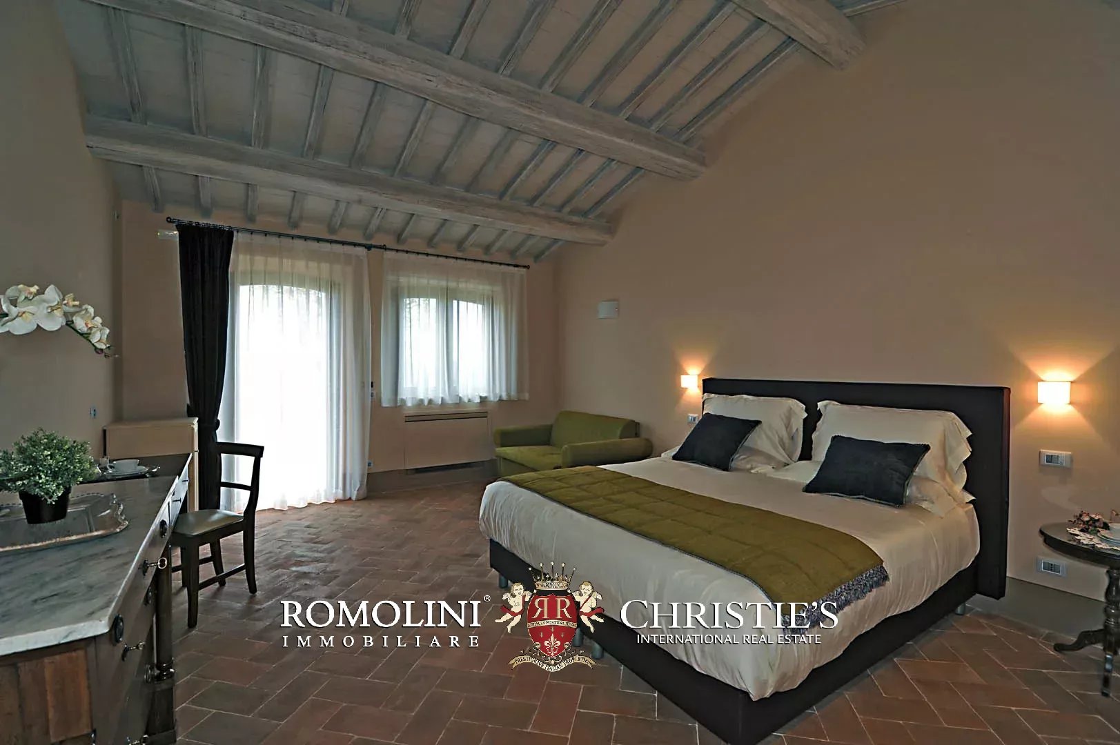 15 Bedroom Vineyard's Image 61
