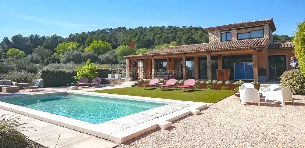 COTIGNAC - Provencal villa with 4 bedrooms, swimming pool, garage and workshop in olive grove