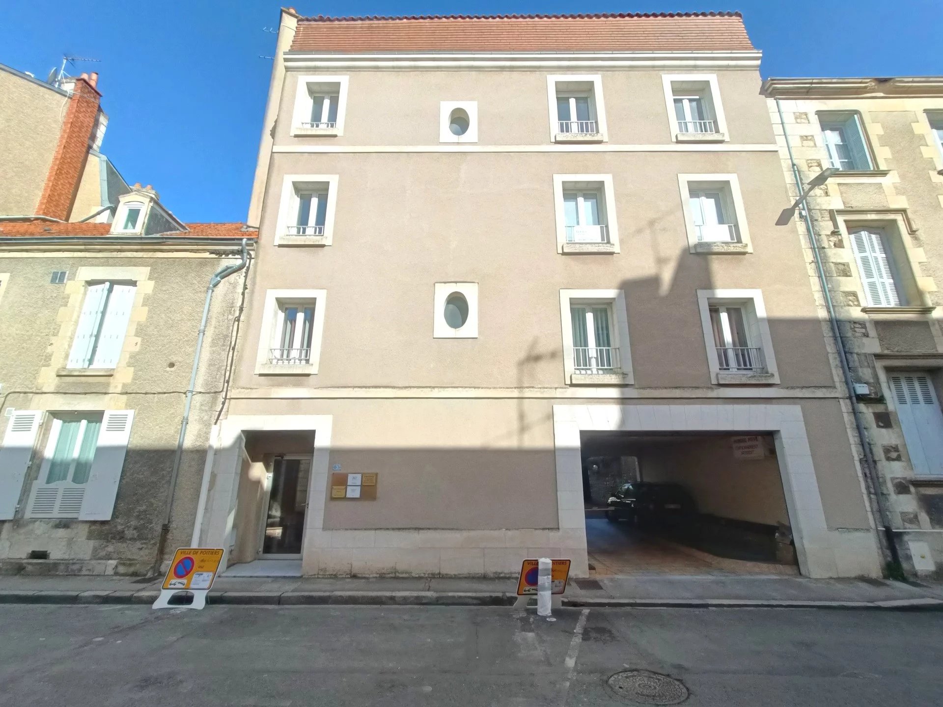 Agence immobilière de 