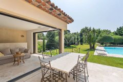 Luxury Family Estate in Grimaud: Dual Villa Legacy Property near Beach — photo 4 of 7