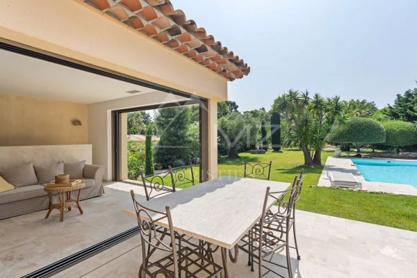 Luxury Family Estate in Grimaud: Dual Villa Legacy Property near Beach — photo 4