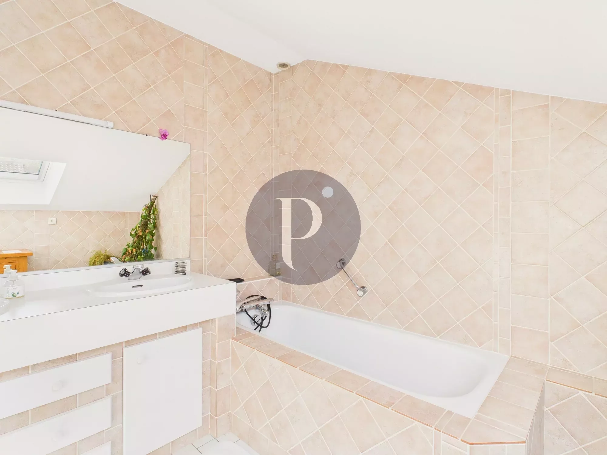 vente-maison-7-pieces-verrieres-le-buisson-86235663