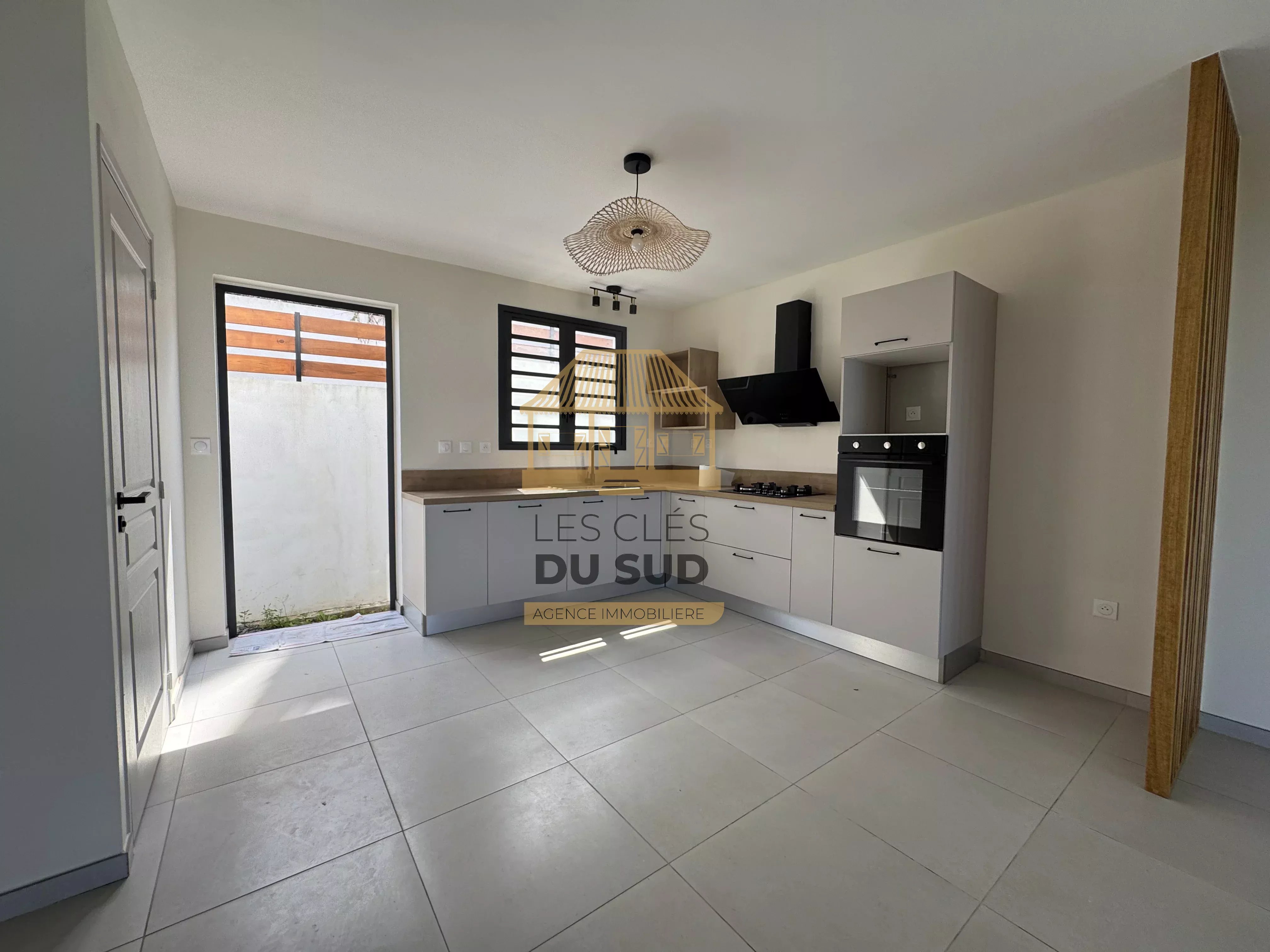 PETITE-ÎLE – MAISON NEUVE 2025 AVEC VUE MER – 3 CHAMBRES ET TERRASSE
