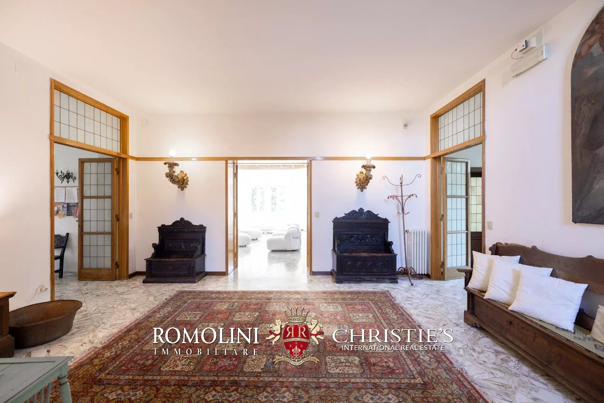 11 Bedroom Villa/Townhouse's Image 44