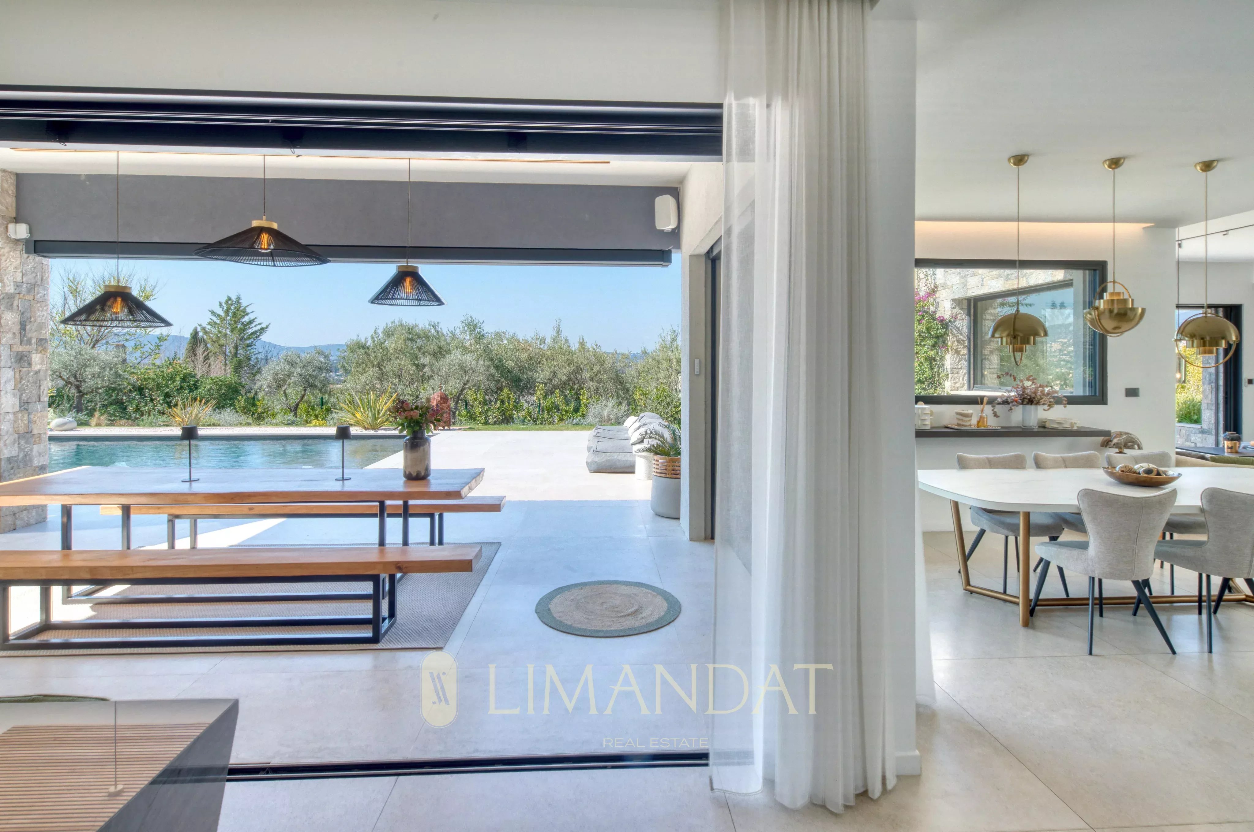 Near Cannes – Bali-Style Villa – 4 Bedrooms – Swimming Pool – Jacuzzi