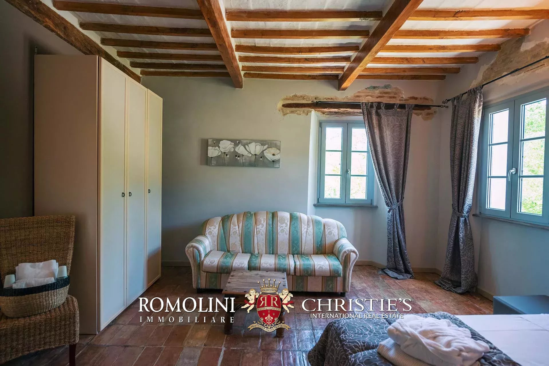 8 Bedroom Villa/Townhouse's Image 42