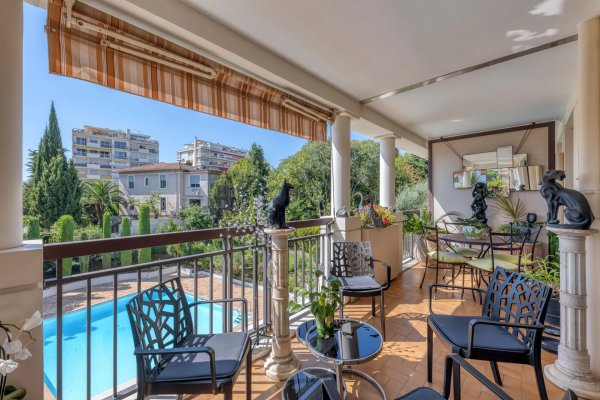 CANNES, Petit Juas – 3-room flat with swimming pool, garage, parking space and cellar — photo 6