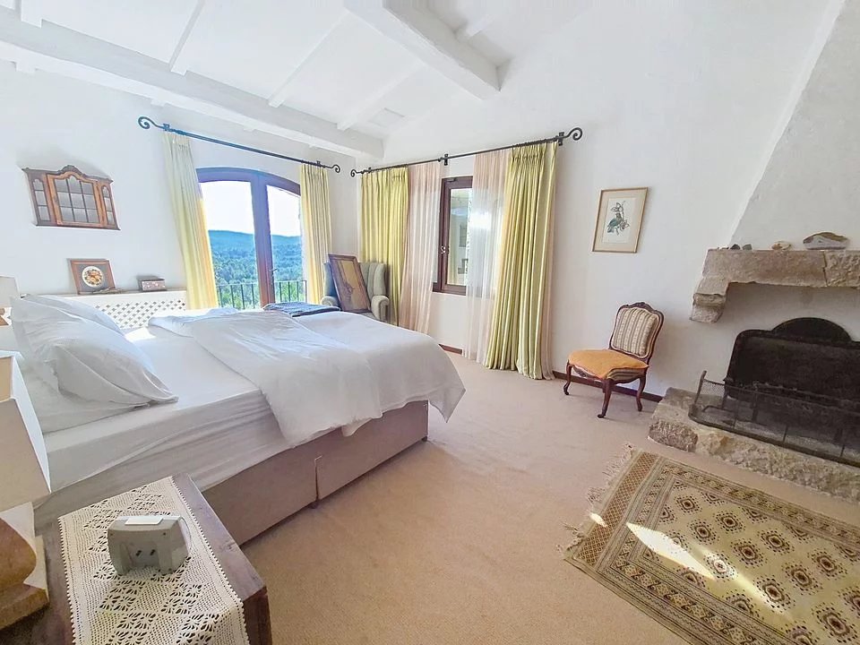 BEAUTIFUL STONE PROPERTY WITH  POOL