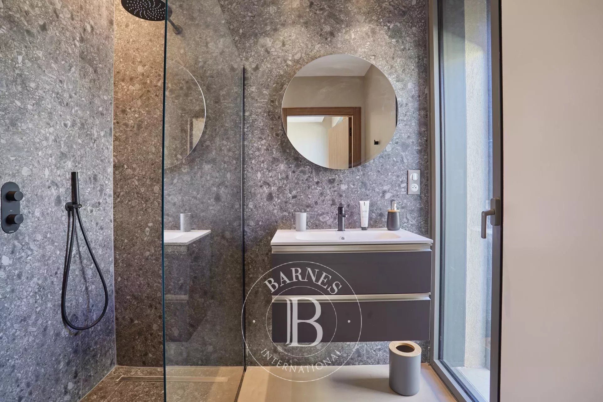 AIX-EN-PROVENCE — SINGLE-STORY HOUSE — 5 EN-SUITE BEDROOMS — HEATED POOL — WALKING DISTANCE TO AMENITIES - picture 15
