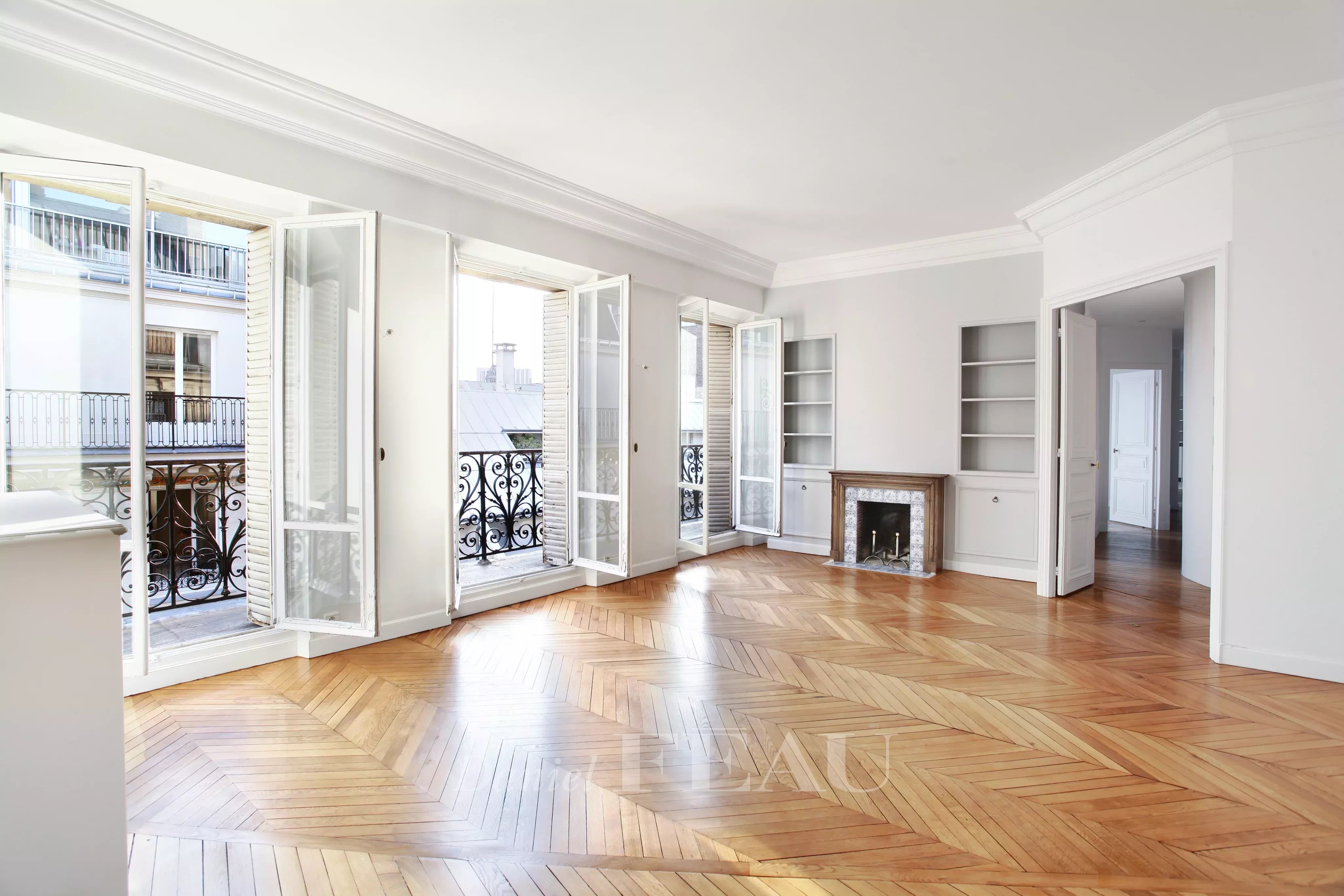 Paris 6th District – An elegant 4-bed apartment with a balcony