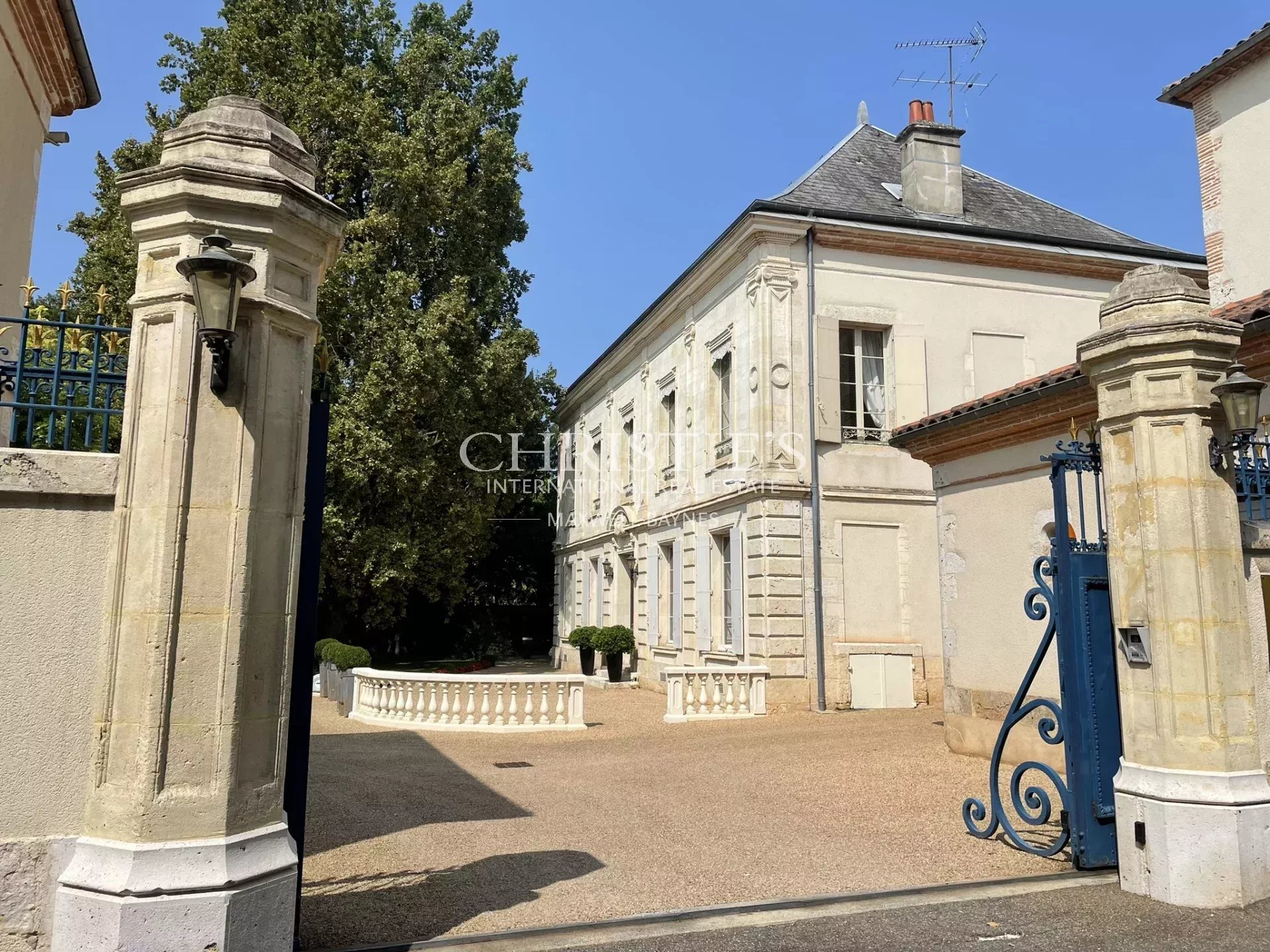9 Bedroom Villa/Townhouse's Image 18