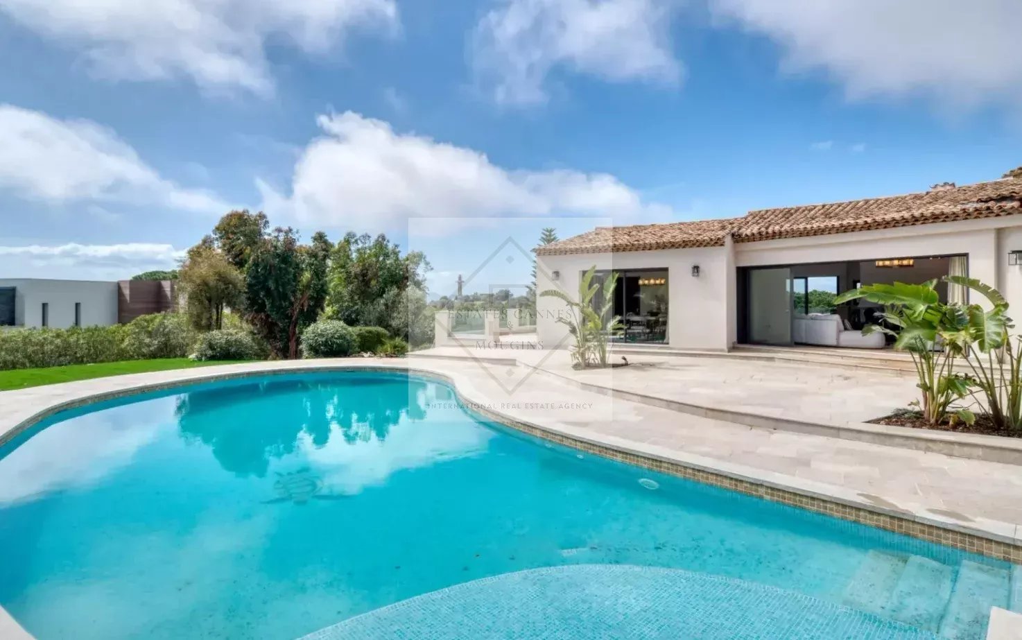 LOCATION À L’ANNÉE | VILLA D’EXCEPTION AVEC VUE MER & TENNIS PRIVÉ — photo 14