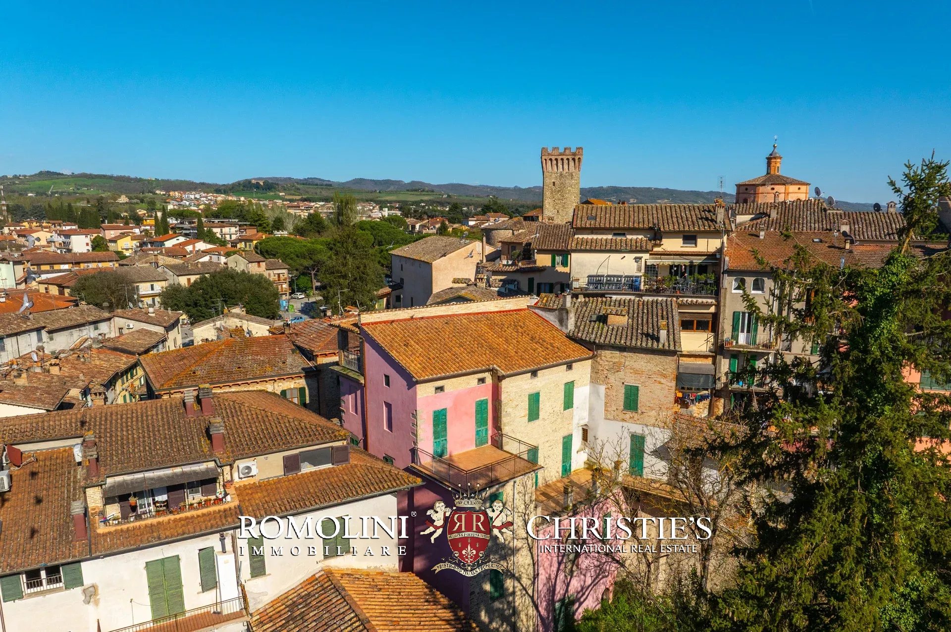  ELEGANT HISTORIC PROPERTY WITH TERRACES AND GARDEN FOR SALE IN UMBERTIDE
