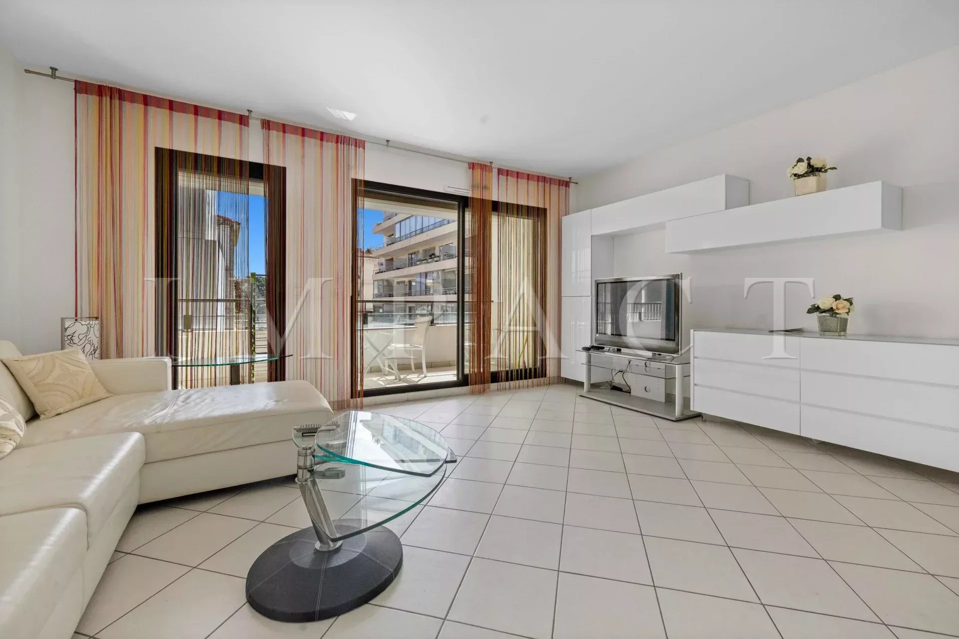 Cannes Banane Appartement 2 pièces dans une résidence récente