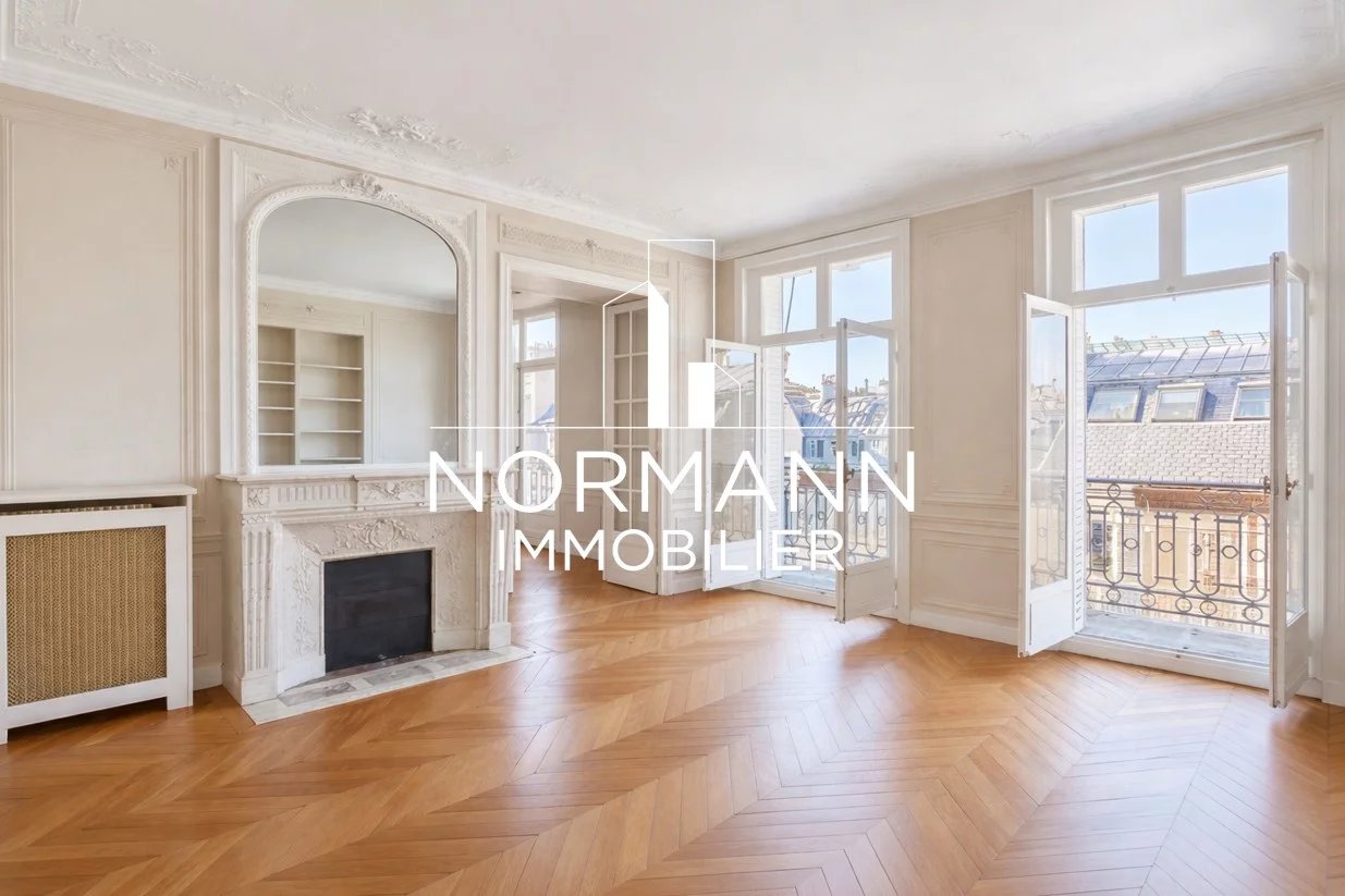 PARIS 8 - FAUBOURG SAINT HONORE / MATIGNON - VUE TOUR EIFFEL - BALCON