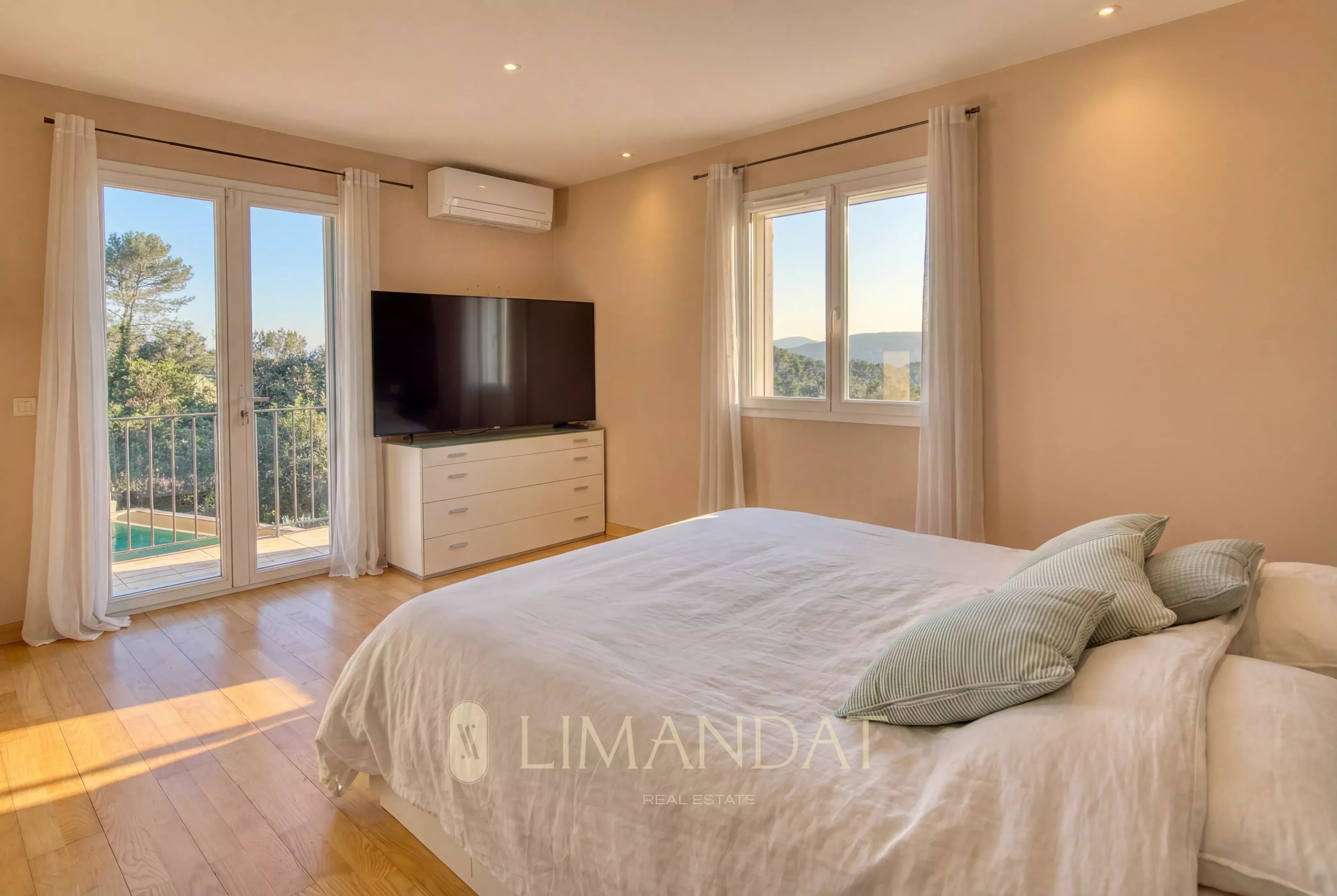 Beautiful villa with open views of the hills in Mougins