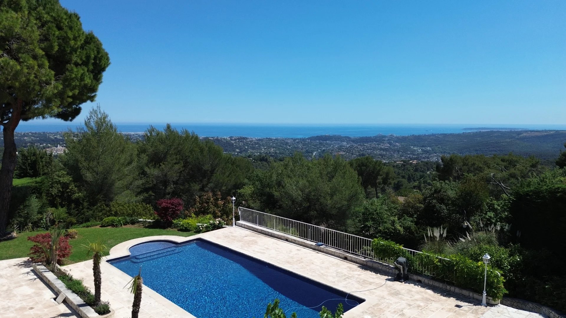 Image of Villa - 4 Bedrooms for Sale in Alpes-Maritimes-Saint-Paul-de-Vence-France, Image 5