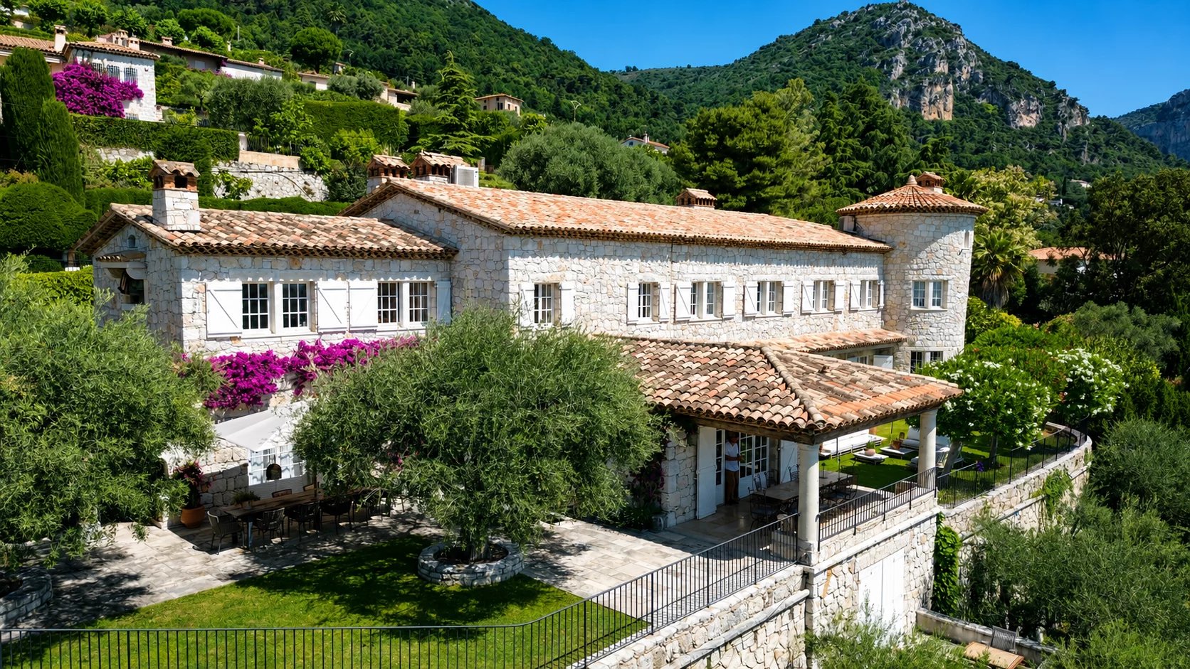Image of Villa - 6 Bedrooms for Sale in Alpes-Maritimes-Vence-France, Image 2
