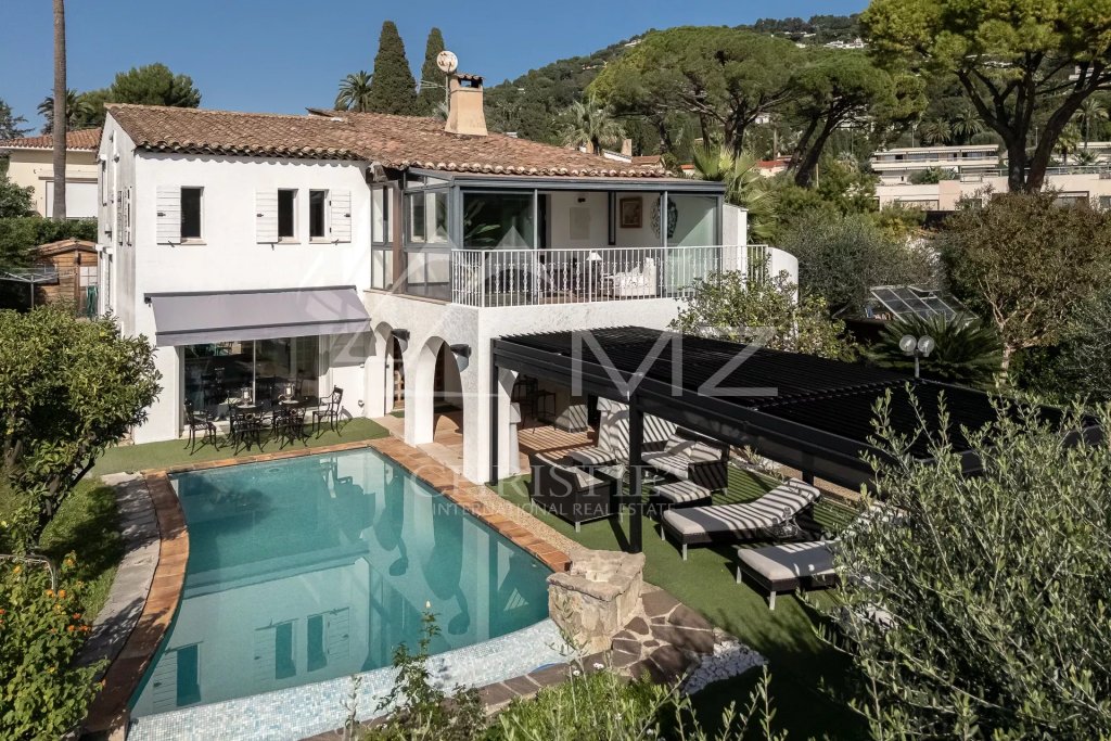 Villa for sale in Cannes — Cannes - Californie - Bautiful Family Villa