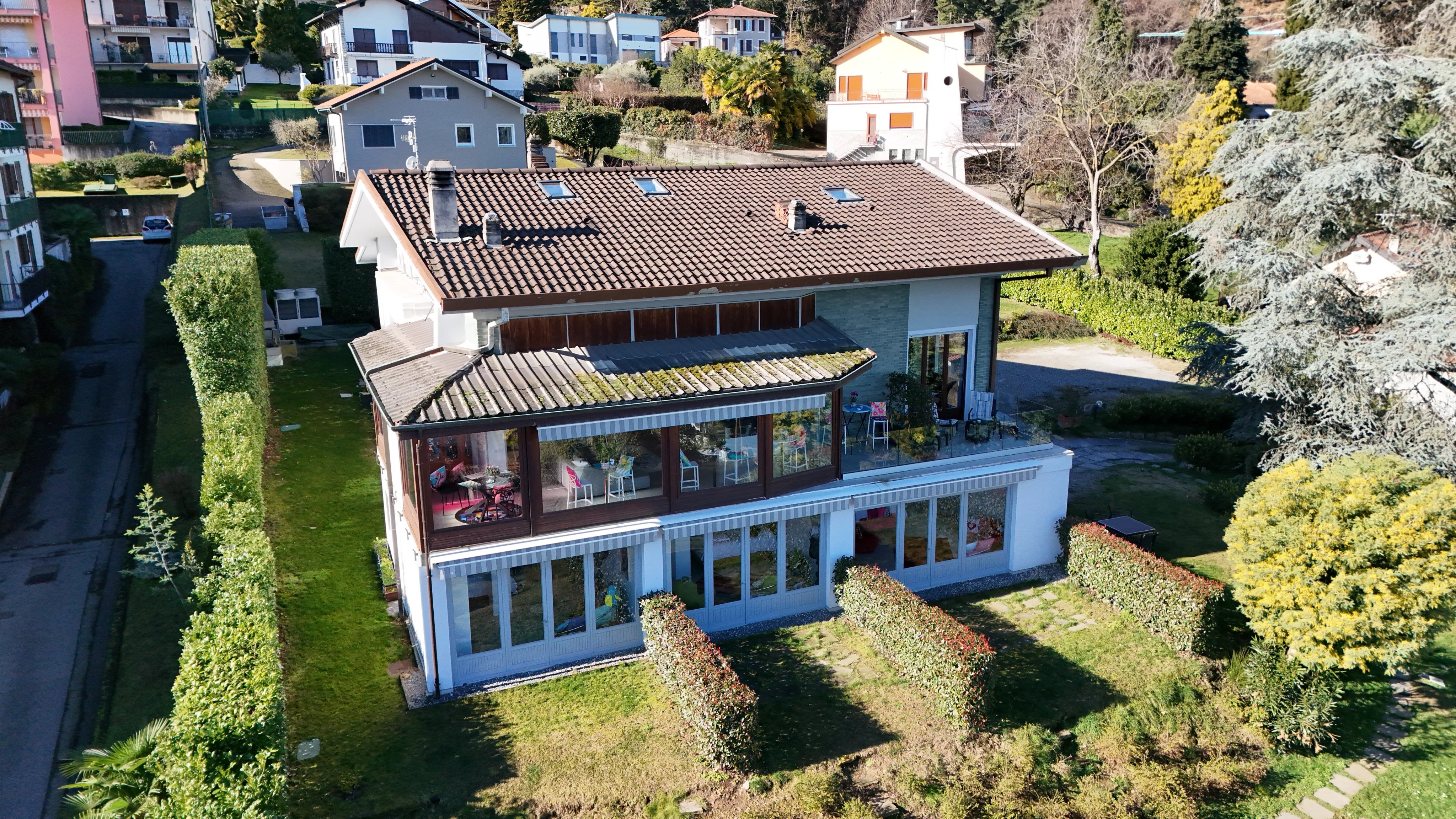 Elegante Villa B&B zum Verkauf in Stresa mit Garten