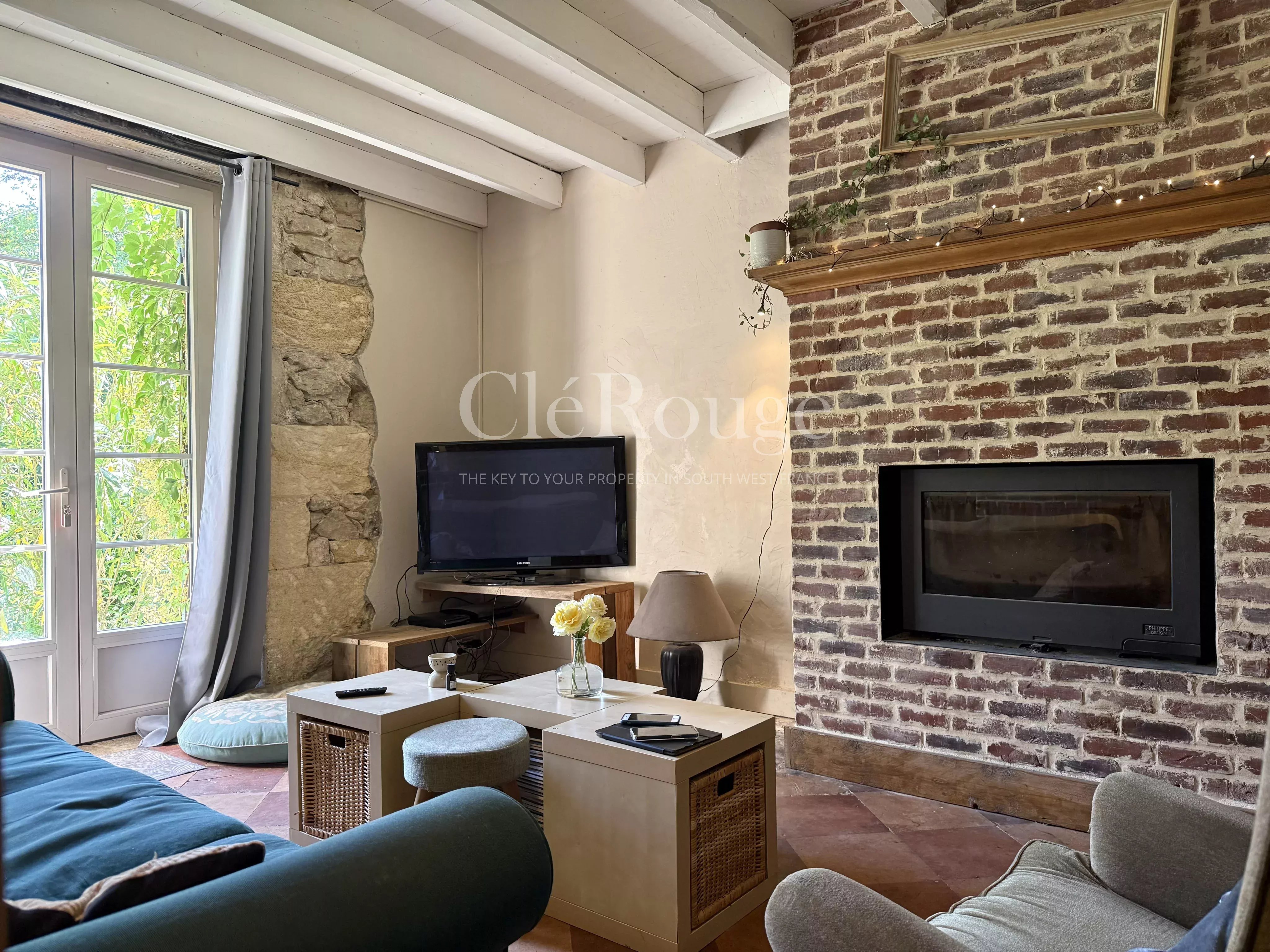 15 minutes from Monségur – Stunning 5-bedroom stone property