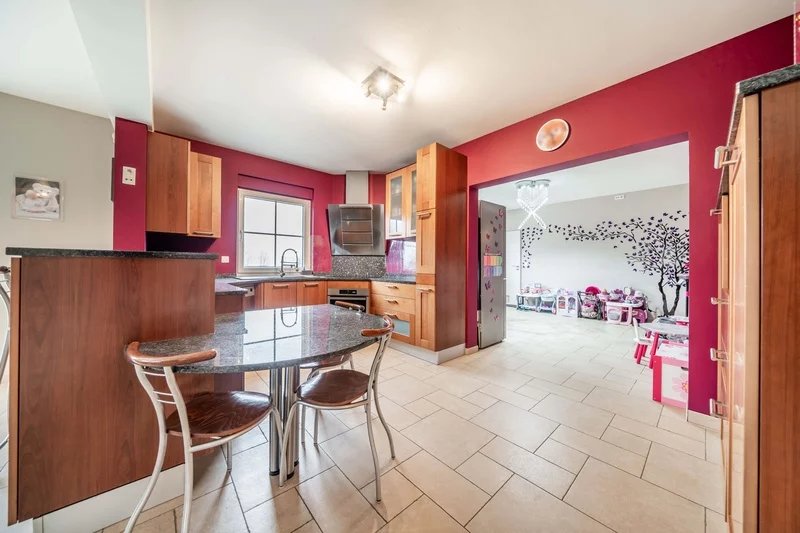 Sale House Ferrières