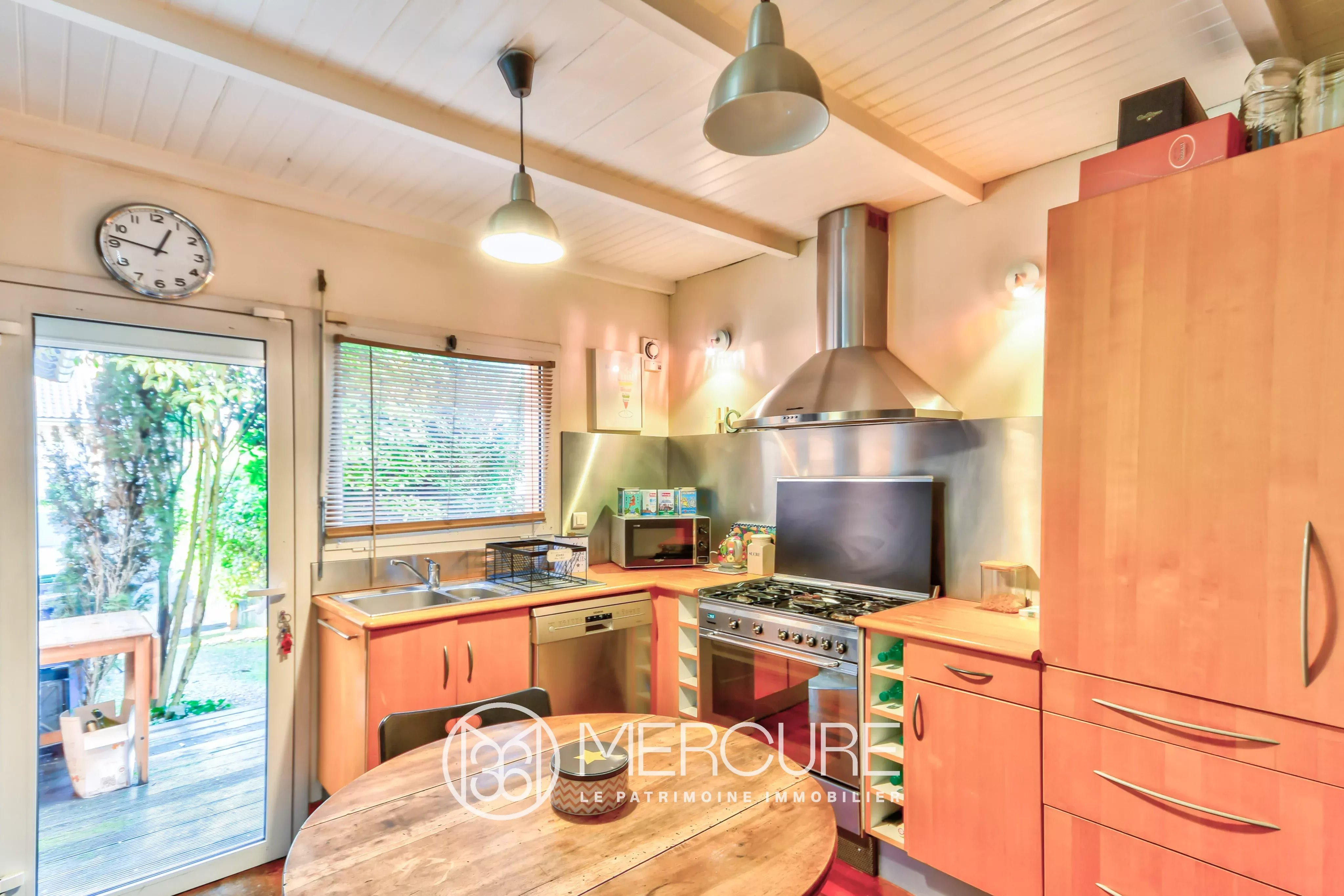 TOWN HOUSE – NICE GARDEN - 8336TS