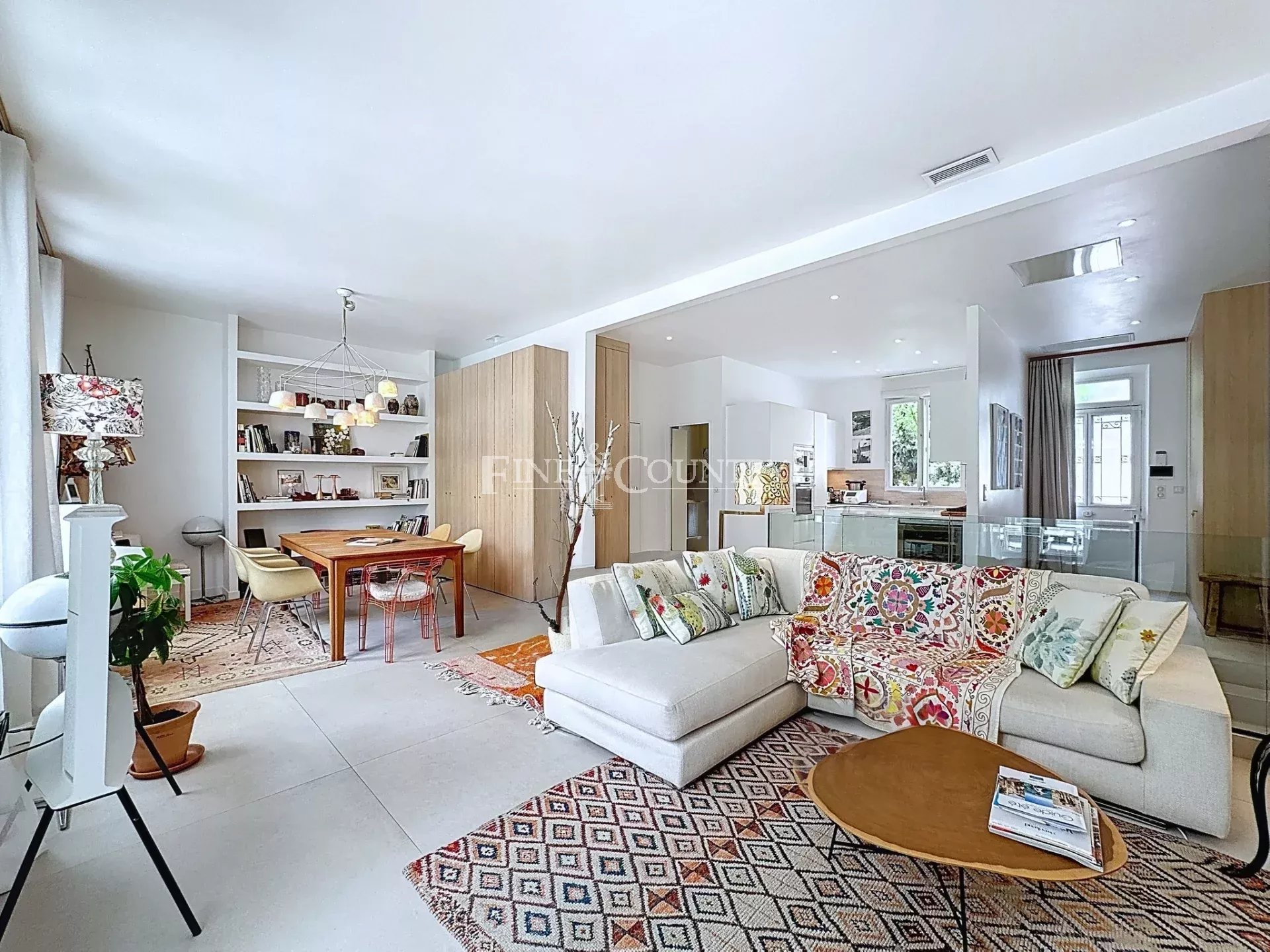 Photo of Villa For Sale in Cannes