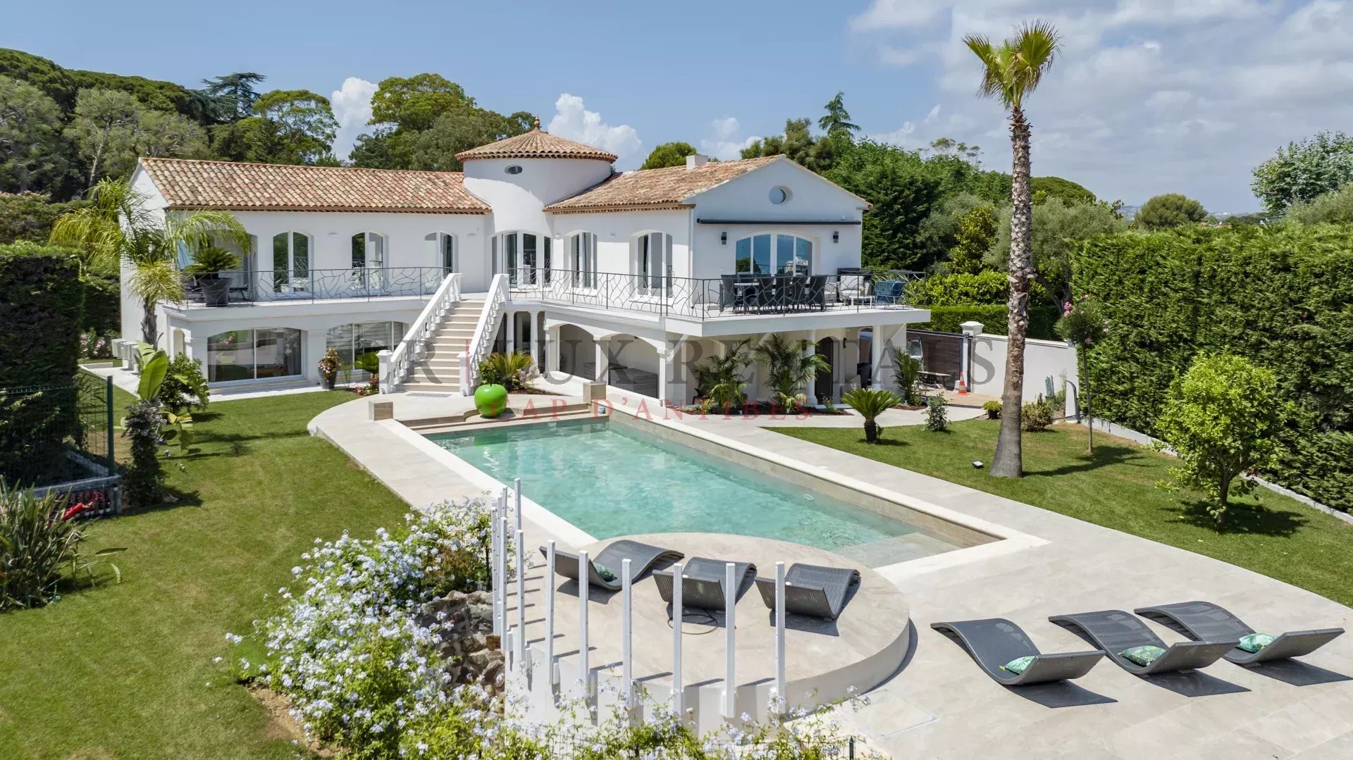 Magnifique villa rénovée en location saisonnière au Cap d'Antibes