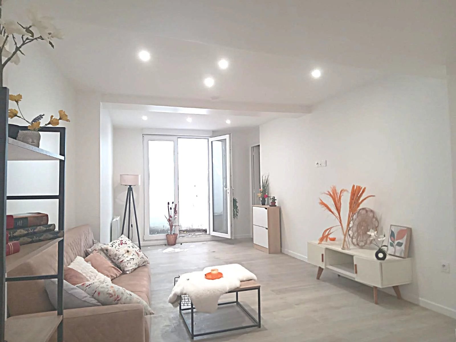 BEL APPARTEMENT DANS RESIDENCE A TAILLE HUMAINE DE QUALITE A DEUX PAS DU METRO !