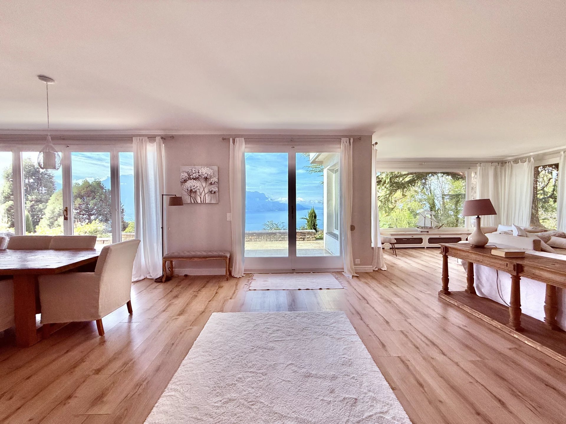 Villa panoramique avec piscine et pool house, grand terrain