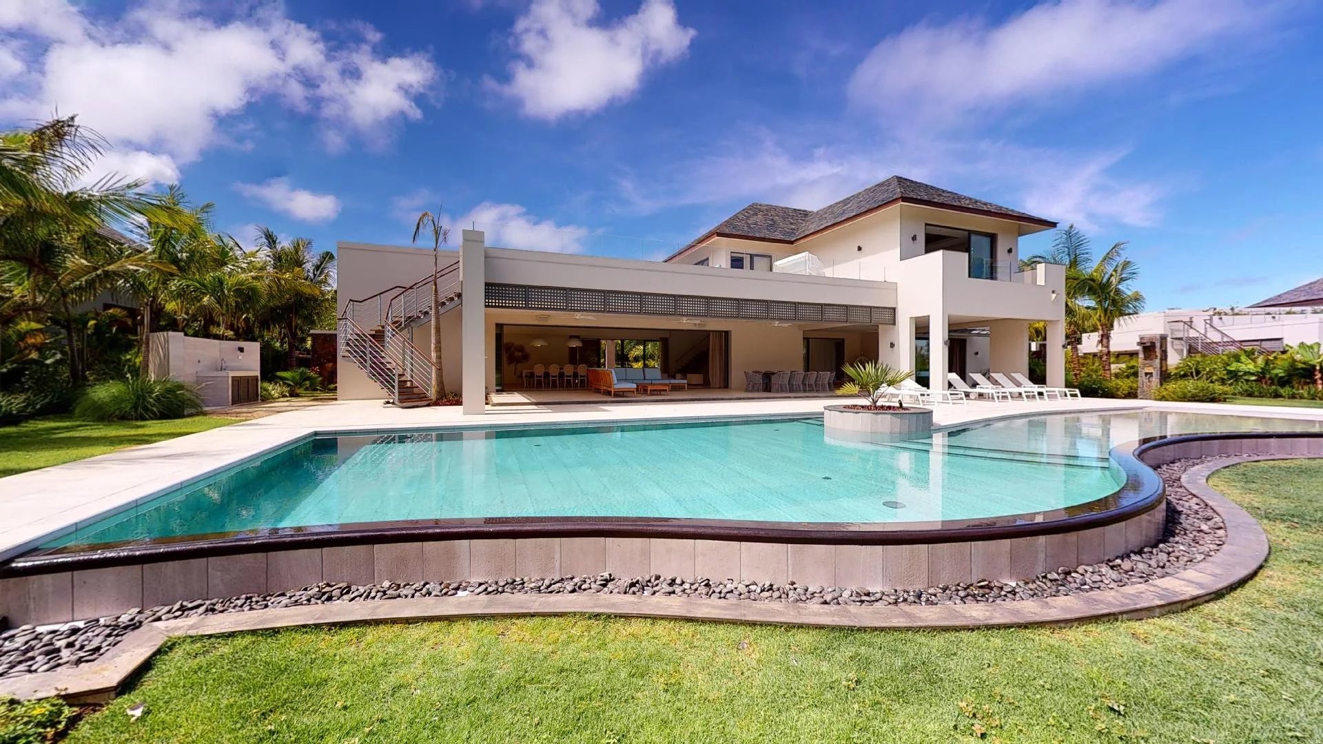 Sale Villa Beau Champ