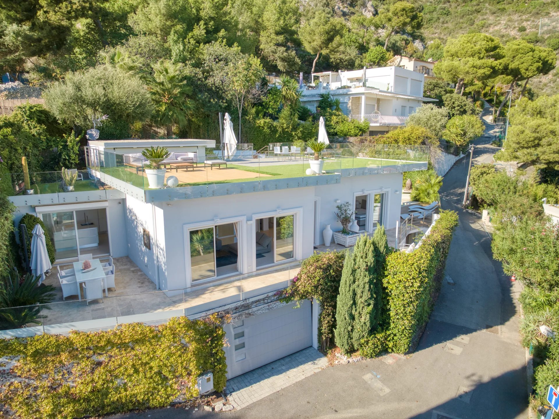 Éze Bord de mer  - Villa 220 m2, terrain 800 m2, piscine, garage