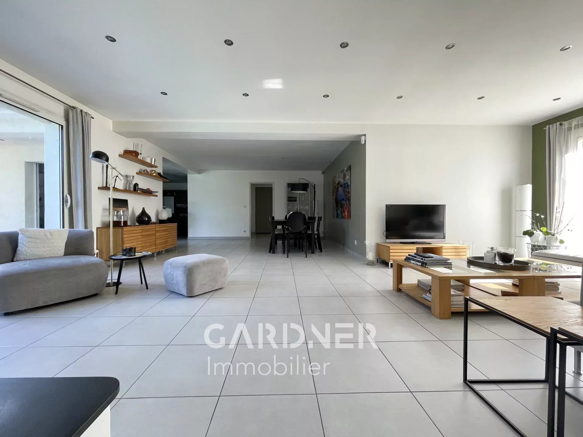 Agence immobilière de 