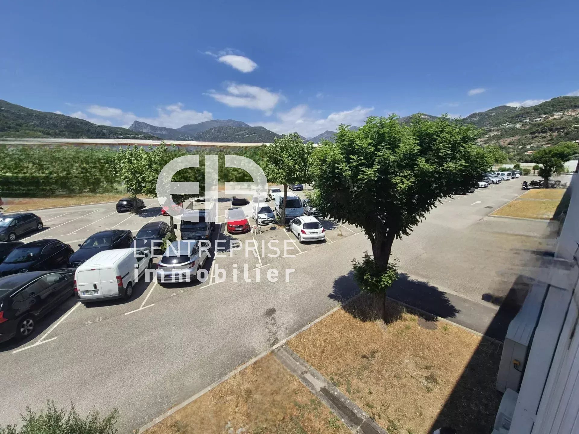 Location Entrepôt Carros