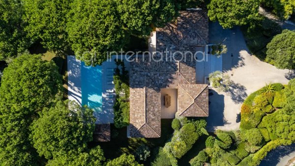 Luxury Villa Saint-Tropez: 5-Bed Family Estate with Pool and Park — photo 2